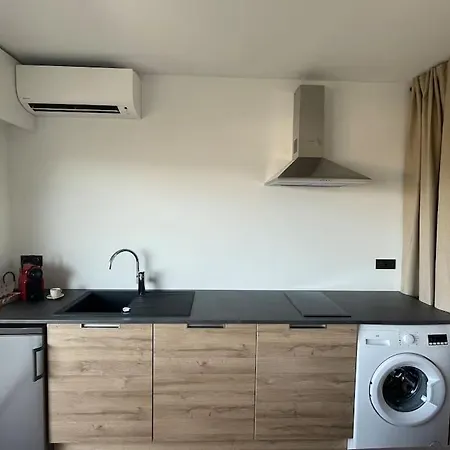 Studio Neuf Dans Avec Piscine Apartman